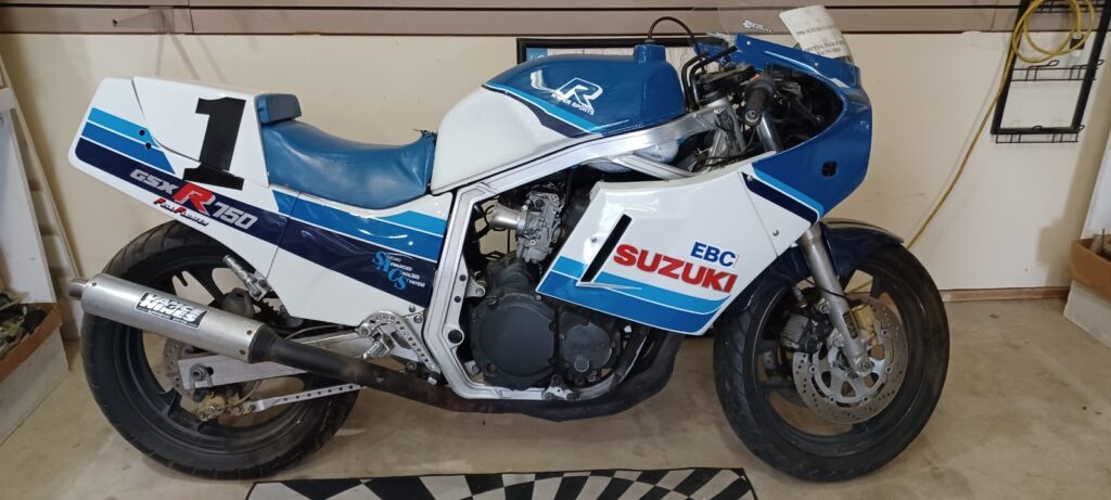 1986 GSXR 750-1100 Teams Scream Road Racer